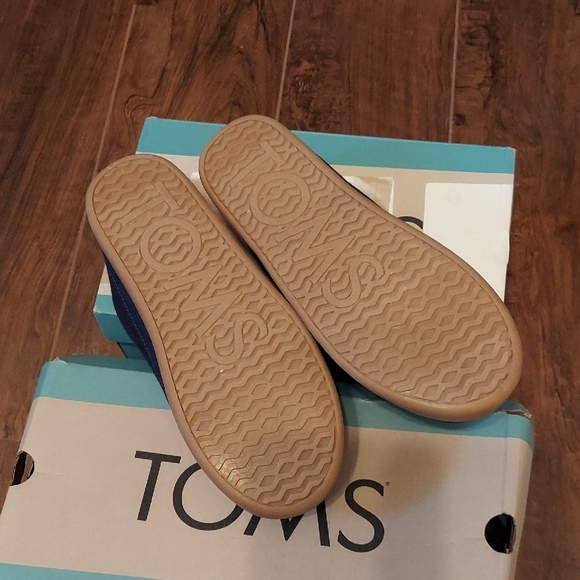 BRAND‎ NEW in Box Size 7 Toms Navy Blue Loafers Slip-On Shoes - Picture 4 of 8